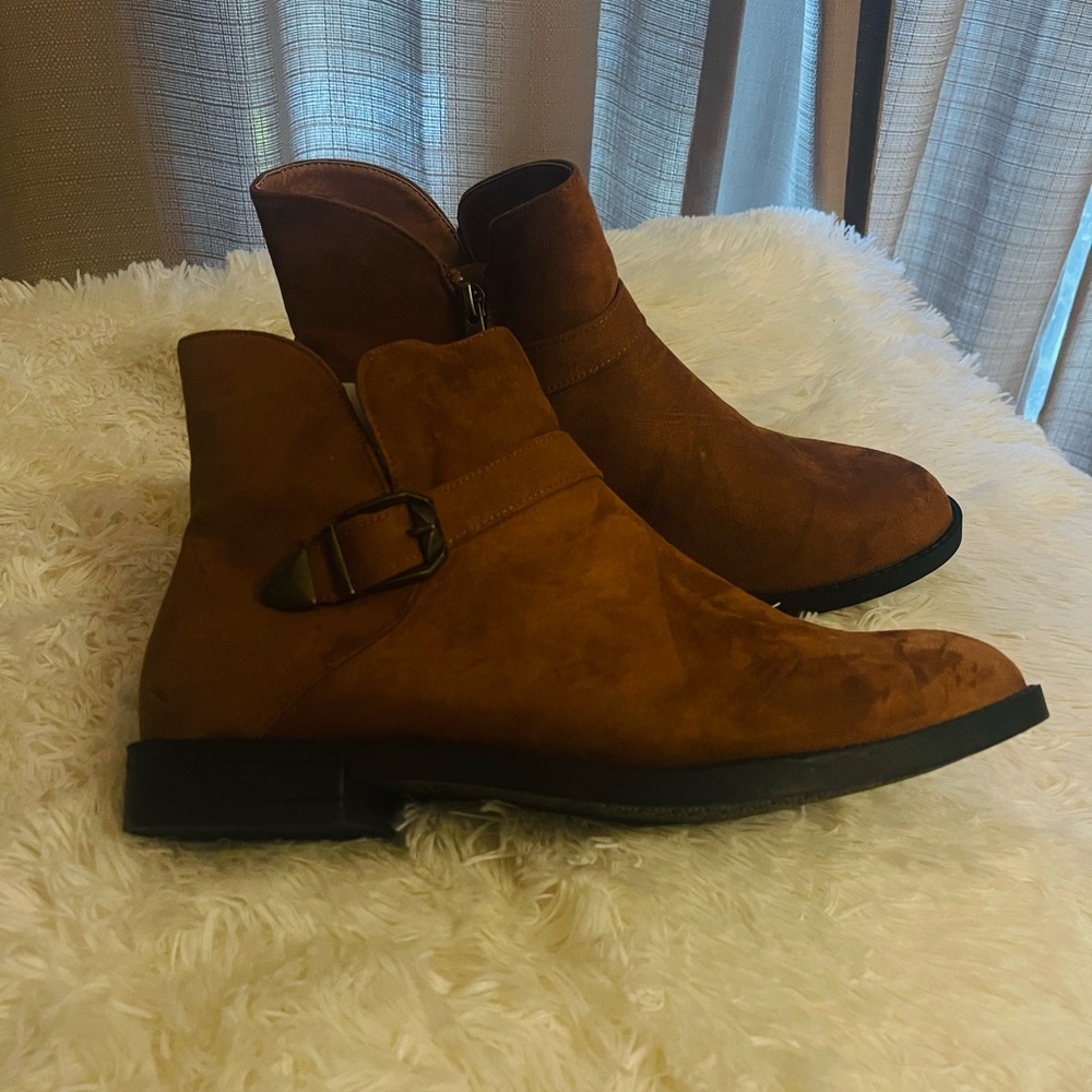 🍂Gucheng Women's  Ankle Boots - Low Heel Western Combat Booties size 10🍂
